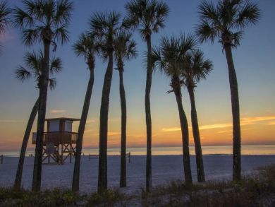 Sanibel Vacation Duplex Sleeps Eight Guests Walk To Beach